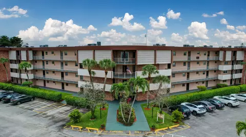 2800 NW 47th Ter #203B, Lauderdale Lakes, FL 33313