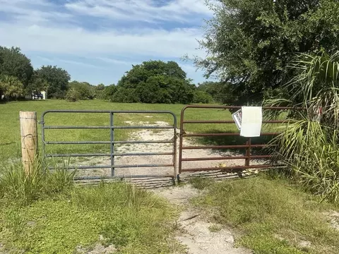 3055 Hammond Rd, Fort Pierce, FL 34946