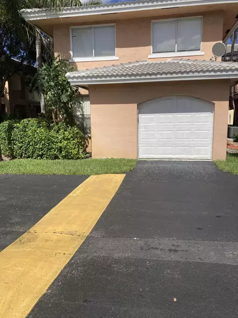 3243 NW 44th St #1, Oakland Park, FL 33309