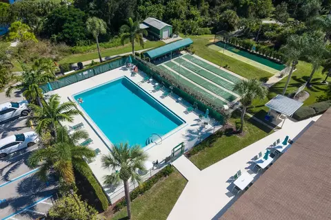 Exterior - 2950 SE Ocean Blvd, Stuart, FL 34996 photo 5 of 5