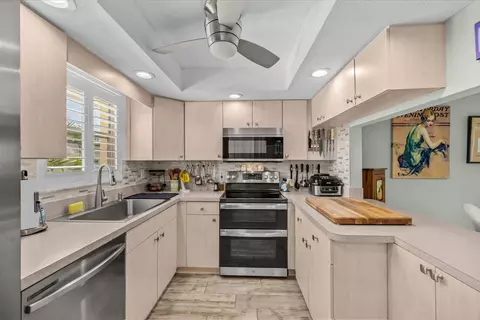 Kitchen - 2950 SE Ocean Blvd, Stuart, FL 34996 photo 3 of 5