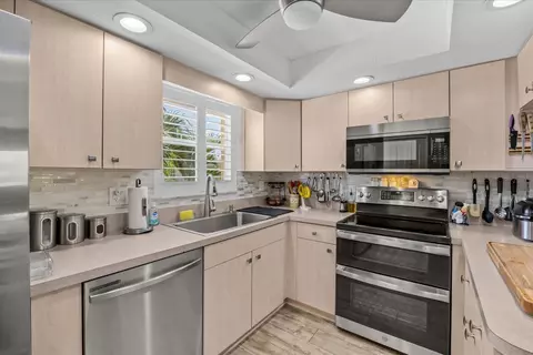 Kitchen - 2950 SE Ocean Blvd, Stuart, FL 34996 photo 5 of 5
