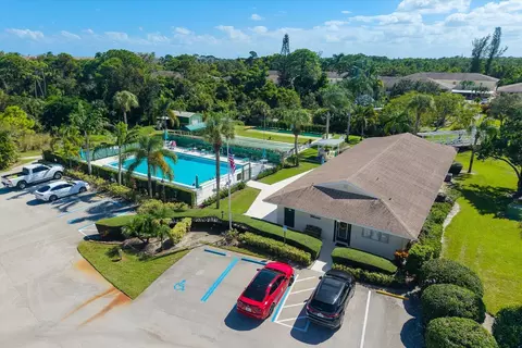 View/Area - 2950 SE Ocean Blvd, Stuart, FL 34996 photo 1 of 3
