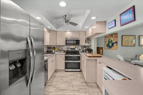 Kitchen - 2950 SE Ocean Blvd, Stuart, FL 34996 photo 4 of 5