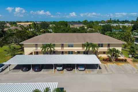 Exterior - 2950 SE Ocean Blvd, Stuart, FL 34996 photo 4 of 5