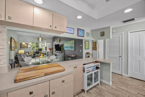 Kitchen - 2950 SE Ocean Blvd, Stuart, FL 34996 photo 2 of 5