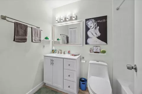 Bath - 2950 SE Ocean Blvd, Stuart, FL 34996 photo 3 of 4