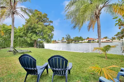 1031 SW 3rd St, Hallandale Beach, FL 33009