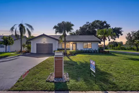 10424 NW 70th Ct, Tamarac, FL 33321