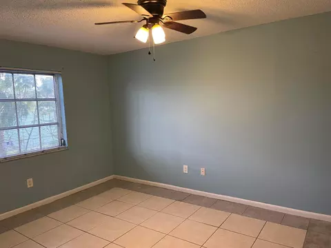 Bedroom - 950 S Kanner Hwy B-7 Hwy #B-7, Stuart, FL 34994 photo 1 of 3