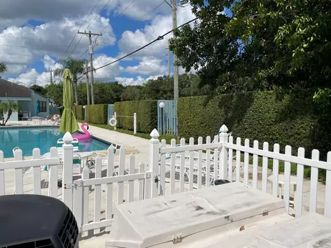 Exterior - 950 S Kanner Hwy B-7 Hwy #B-7, Stuart, FL 34994 photo 2 of 3