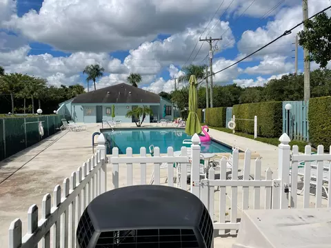 Exterior - 950 S Kanner Hwy B-7 Hwy #B-7, Stuart, FL 34994 photo 3 of 3