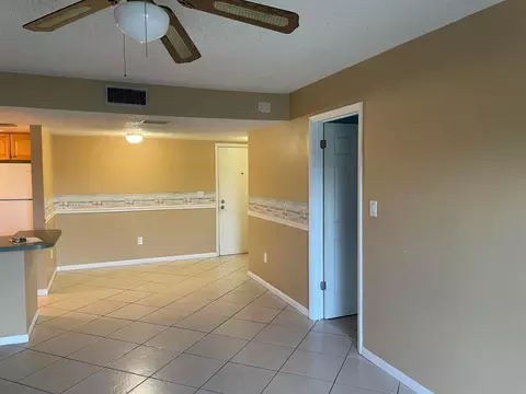 Living - 950 S Kanner Hwy B-7 Hwy #B-7, Stuart, FL 34994 photo 1 of 2