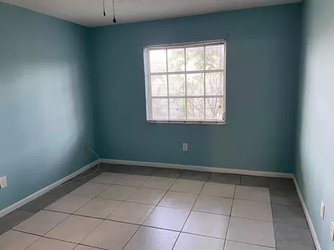 Bedroom - 950 S Kanner Hwy B-7 Hwy #B-7, Stuart, FL 34994 photo 2 of 3