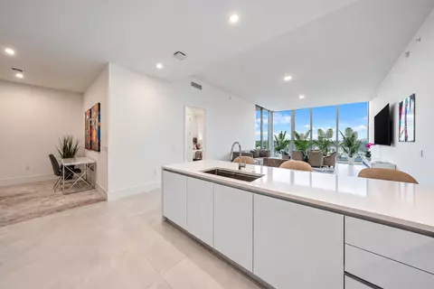 220 Lake Shore Dr #621, Lake Park, FL 33403
