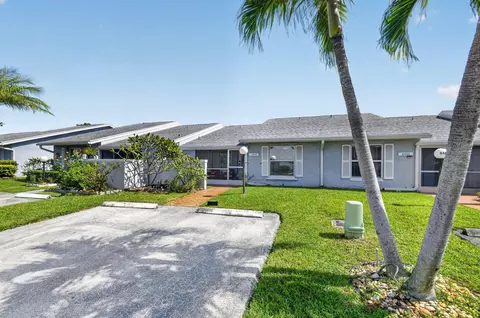4450 Lucerne Villas Ln, Lake Worth, FL 33467