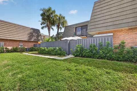 2002 20th Way, West Palm Beach, FL 33407