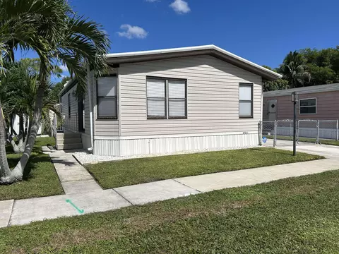 21541 NW 7th St, Pembroke Pines, FL 33029