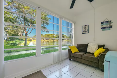 3531 NW 50th Ave #413, Lauderdale Lakes, FL 33319