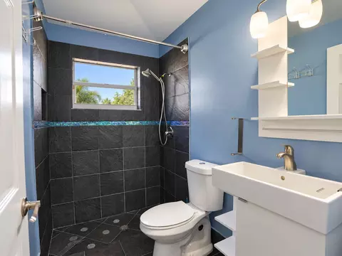 Bath - 1776 Eagle Trace Blvd W, Coral Springs, FL 33071 photo 7 of 9