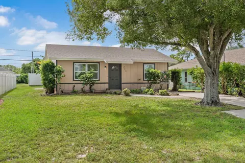 365 16th St SW, Vero Beach, FL 32962