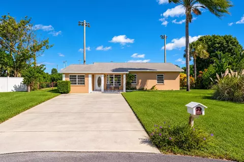 2219 E Pineridge Ct, Delray Beach, FL 33444