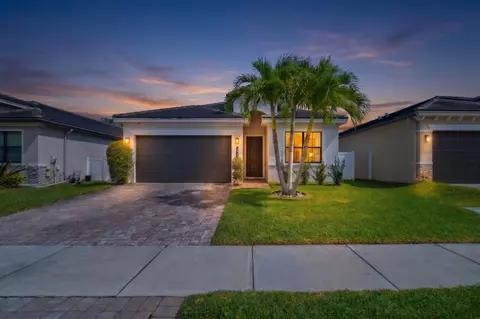 7461 Moonrise Dr, Lake Worth, FL 33467
