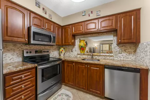 7340 Amberly Ln #210, Delray Beach, FL 33446