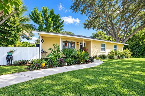 4702 Myrtle Dr, Fort Pierce, FL 34982