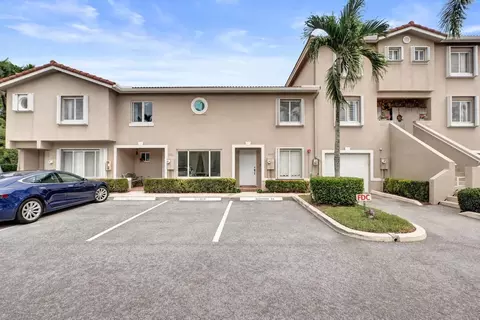 235 Riviera Cir, Weston, FL 33326