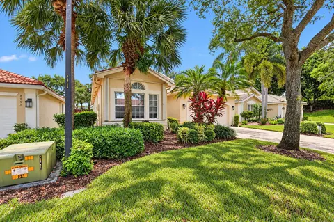 8749 Arbor Walk Dr, Lake Worth, FL 33467