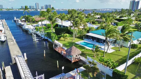110 Shore Dr, Riviera Beach, FL 33404