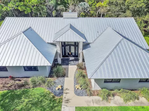 8850 Hidden Pines Rd, Fort Pierce, FL 34945