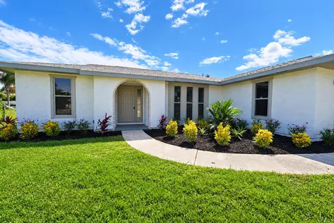2502 SE Calusa Ave, Port Saint Lucie, FL 34952