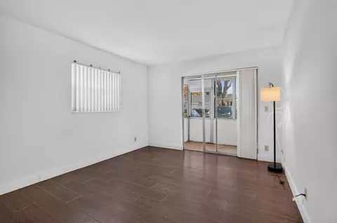 Living - 152 Valencia G Blvd, Delray Beach, FL 33446 photo 5 of 5