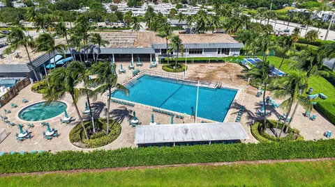 Exterior - 152 Valencia G Blvd, Delray Beach, FL 33446 photo 7 of 8