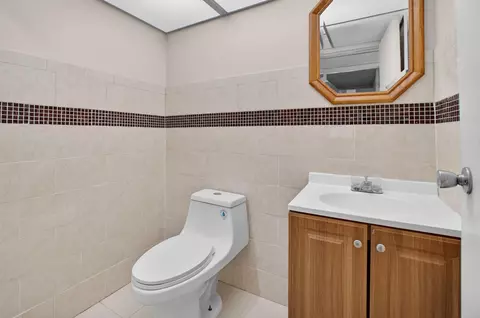 Bath - 152 Valencia G Blvd, Delray Beach, FL 33446 photo 1 of 3