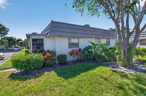 Exterior - 152 Valencia G Blvd, Delray Beach, FL 33446 photo 2 of 8