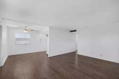 Living - 152 Valencia G Blvd, Delray Beach, FL 33446 photo 2 of 5