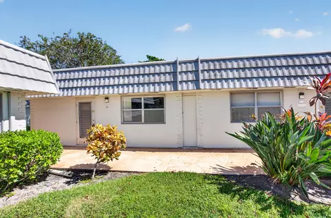 Exterior - 152 Valencia G Blvd, Delray Beach, FL 33446 photo 3 of 8