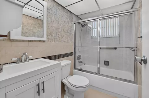 Bath - 152 Valencia G Blvd, Delray Beach, FL 33446 photo 3 of 3