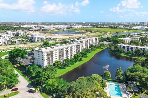 2240 N Cypress Bend Dr #704, Pompano Beach, FL 33069