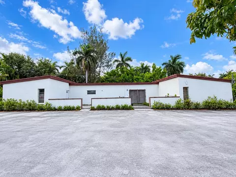301 NE 152nd St, Miami, FL 33162
