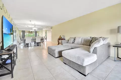 2671 S Course Dr #105, Pompano Beach, FL 33069