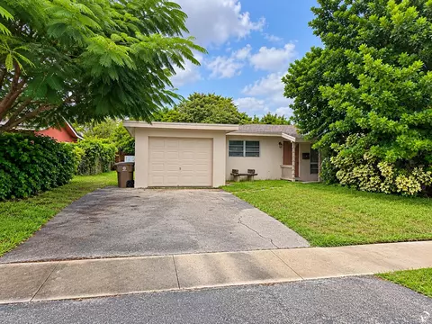 1025 SE 14th St, Deerfield Beach, FL 33441