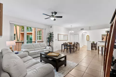 225 NE 1st St #214, Delray Beach, FL 33444