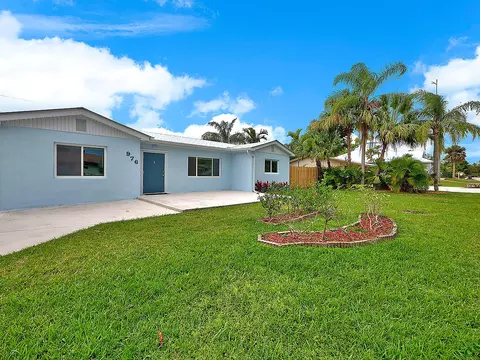 976 SW 37th St, Palm City, FL 34990