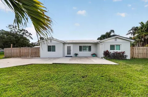 976 SW 37th St, Palm City, FL 34990