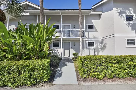 11863 Wimbledon Cir #416, Wellington, FL 33414