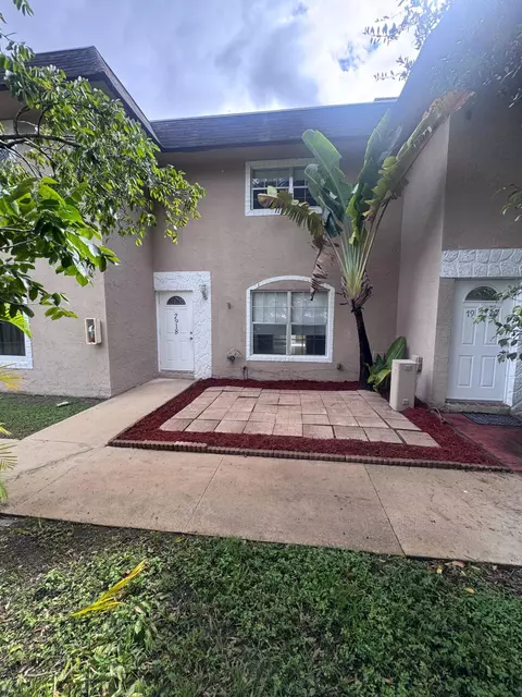 7918 Kimberly Blvd #304, North Lauderdale, FL 33068